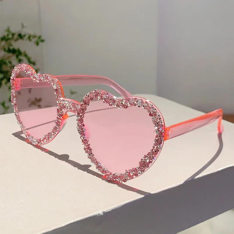Popular y2k Vintage Love Heart Sunglasses Women For Men Luxury Brand Designer Sun Glasses Punk Diamond Candy Pink Party Shades
