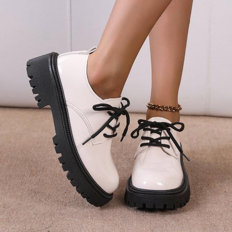 

Модные лоферы на платформе Женские 2025 Новые Британский стиль Одинарная обувь Черная Лакированная кожа 42