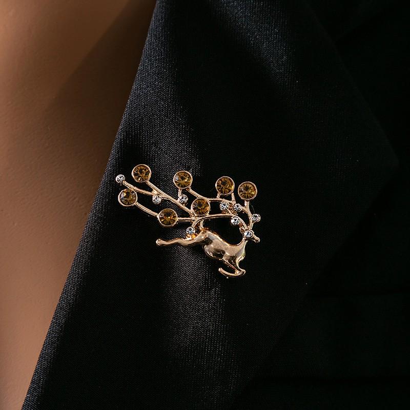 European-American Luxury Christmas Deer Rhinestone Brooch – Elegant High-End Accessory