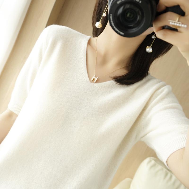 VEZFAA Women's Fashion Casual Fall Winter Solid Color Print Short Sleeve V-Neck Sweaters