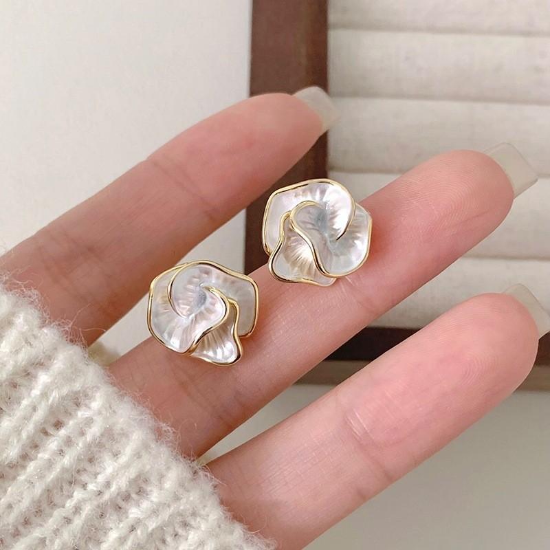 White Enamel Flower Stud Earrings for Women Folded Unique Design Multi-layers Floral Female Small Earrings New Brincos