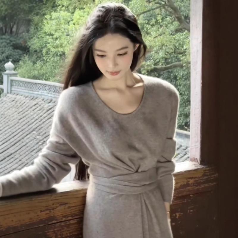 Design sweater dress women's autumn and winter new waist and thin temperament gray knitted long skirt