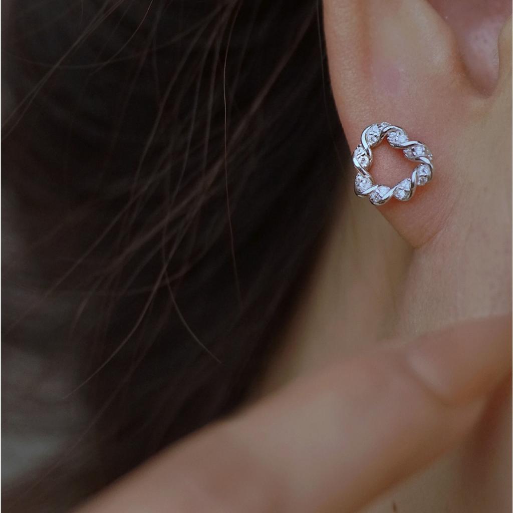 Twist Twist Stud Earrings Women's Twist Geometric Triangle Light Luxury Hollow Niche Temperament Versatile Earrings