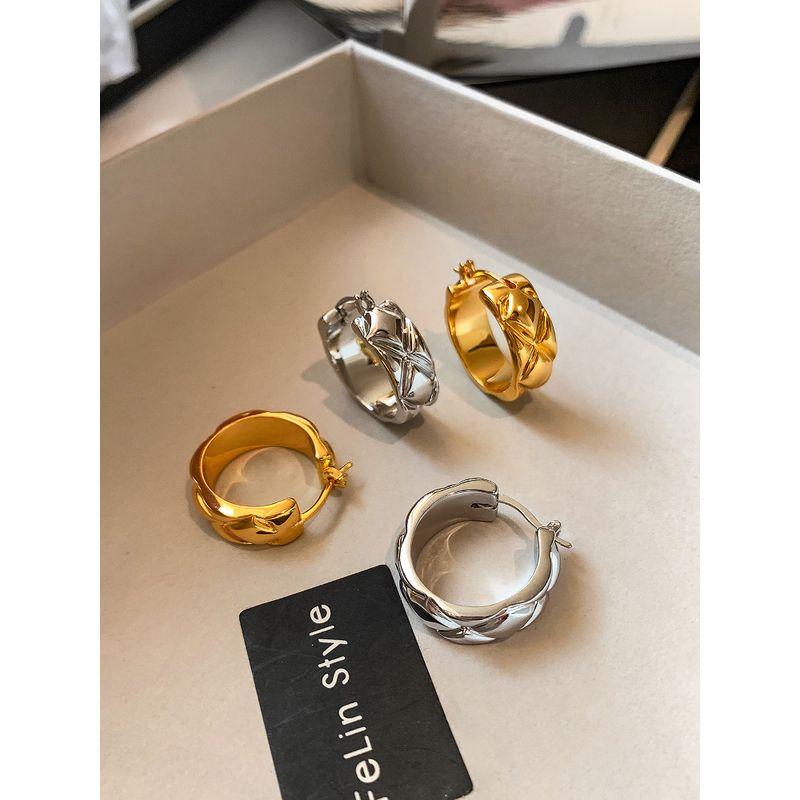 European and American Heavy-Duty Metal Diamond Pattern Plain Hoop Earrings for Women, Light Luxury and High-End Feel, 2026 New Model, Gold Earrings