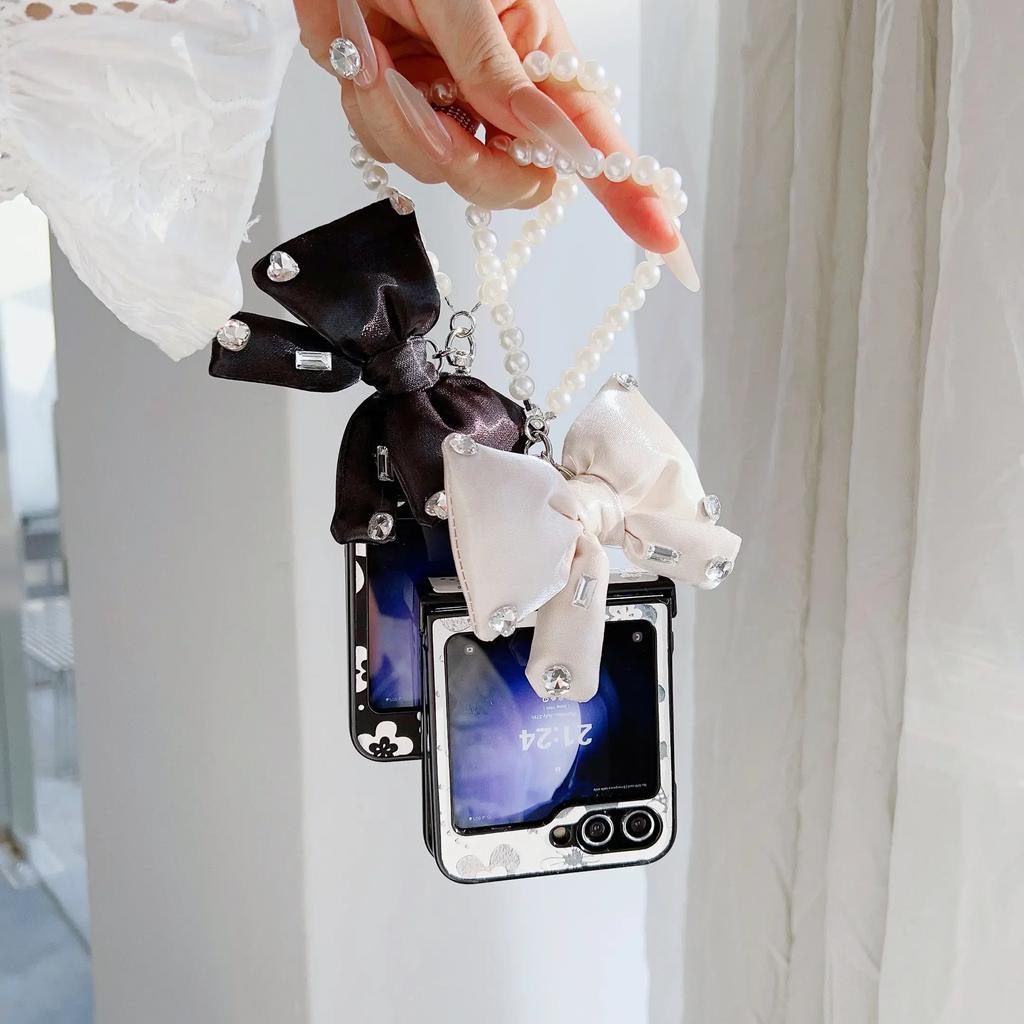 PU Leather Luxury Cover with Bowknot Pearl Wrist Chain Strap Bracelet For Samsung Galaxy Z Flip 6 5 4 3 Phone Case