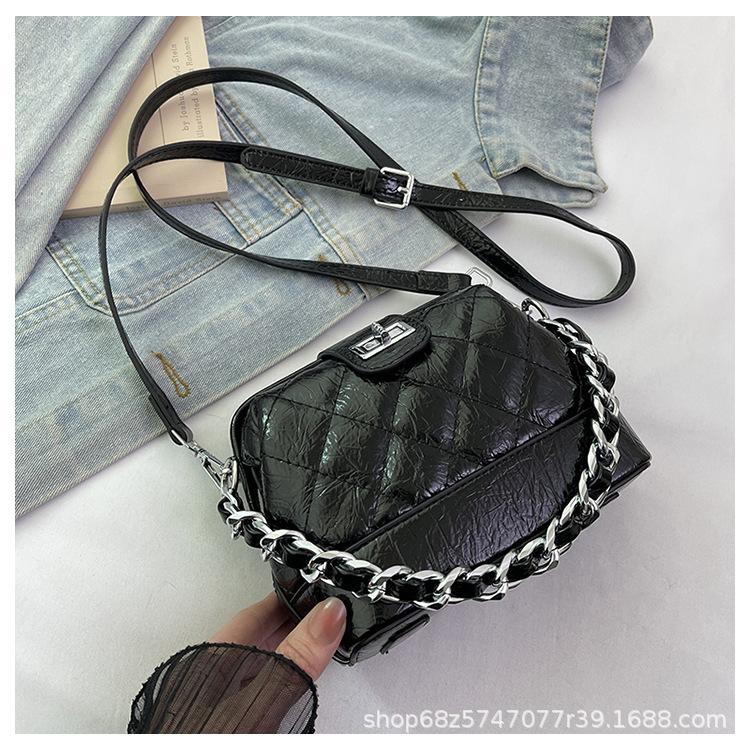 Bag Women's 2025 New Fashion Simple Casual Versatile Rhombus Hand Carry Chain One Shoulder Crossbody Clip Shell Bag