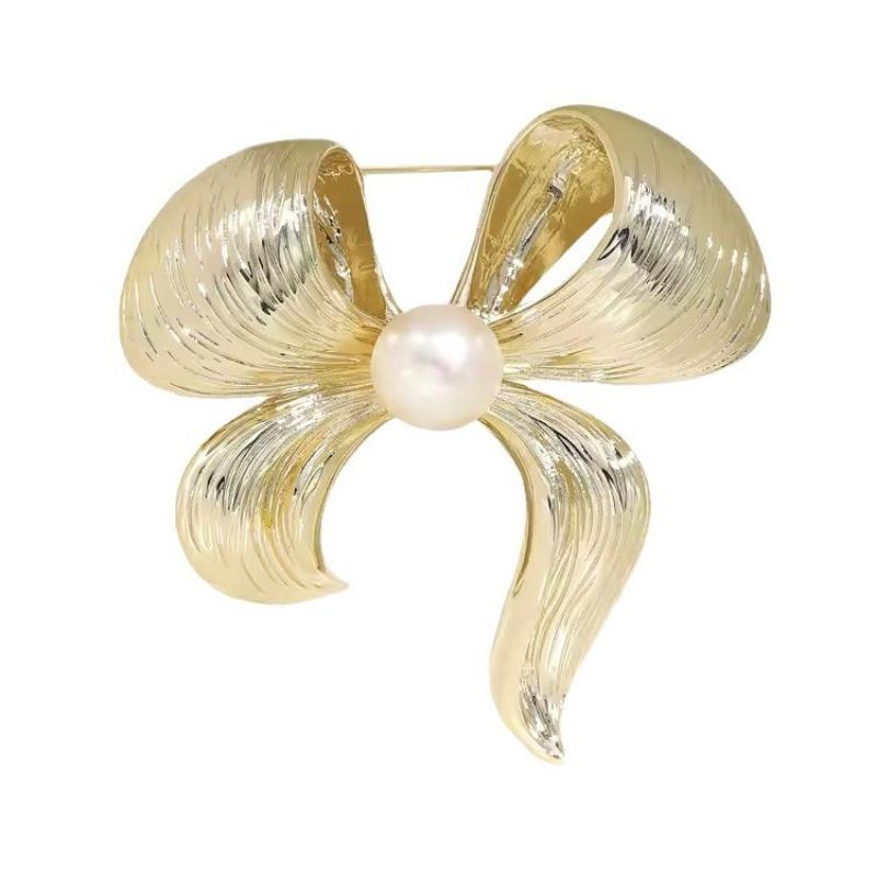 Broszka kokarda, Kobiecy urok, Broszka perłowa, Lekki luksus, Zmysł designu, Broszka do garnituru