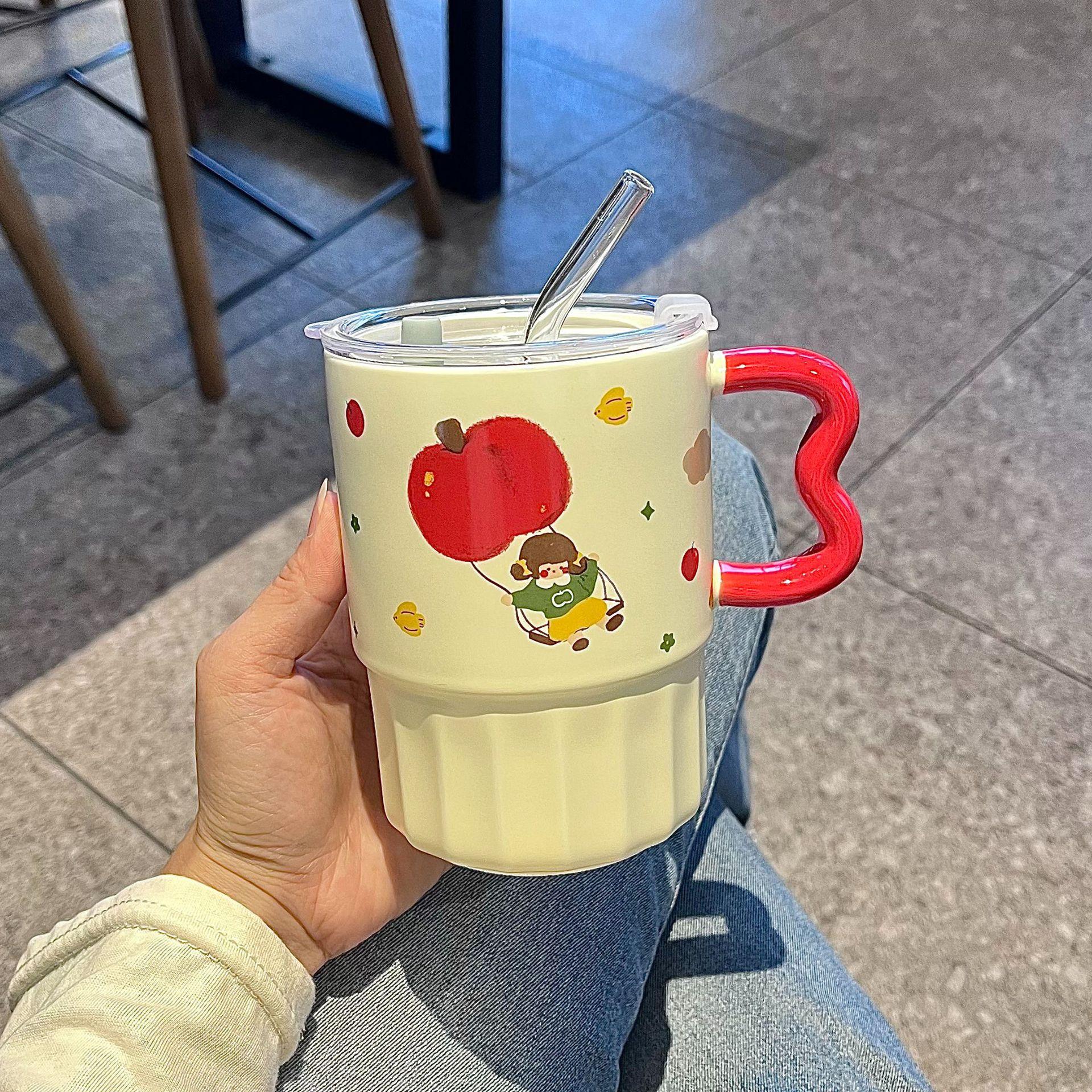 

Кружка Apple Girl с крышкой и соломинкой, милая, высококачественная керамическая чашка для воды, бытовая чашка для кофе и сока 301mL