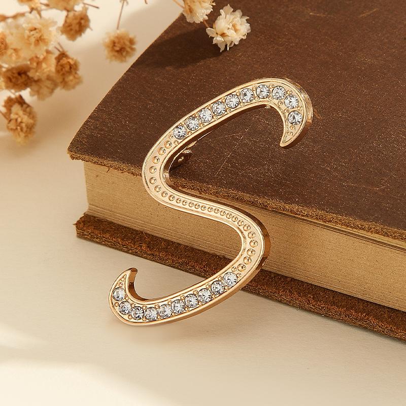 1pcs Crystal Rhinestone 26 Letters Women Collar Brooch Elegant Temperament Pin Jewelry