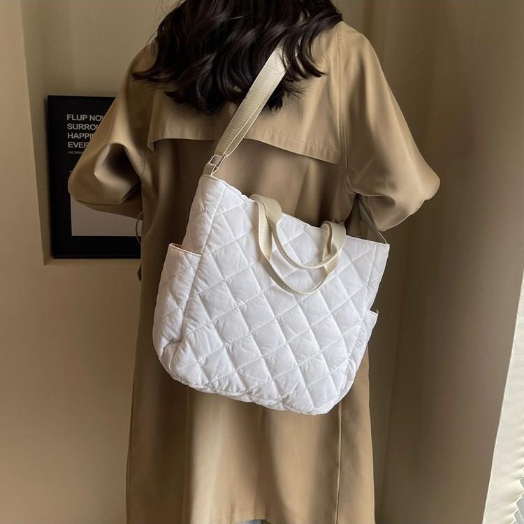 Cloth Bag Women's Large-capacity Autumn and Winter Rhombus Shoulder Messenger Bag, High-end Commuter Tote Bag