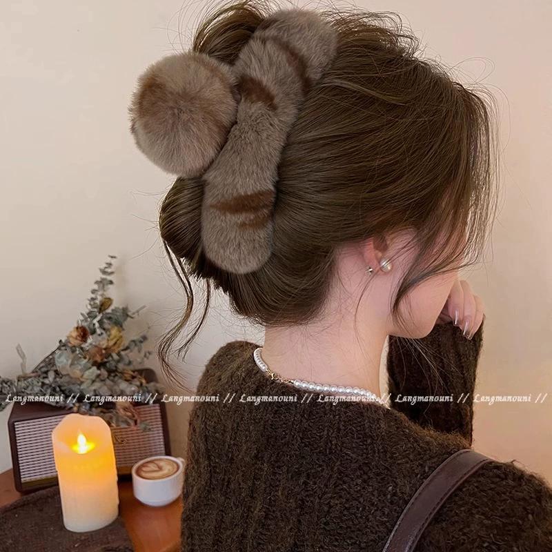 Cute Plush Grab Clip, New High-end Hairpin, High Ponytail On The Back of The Woman's Head, Shark Clip,  Hair Accessories