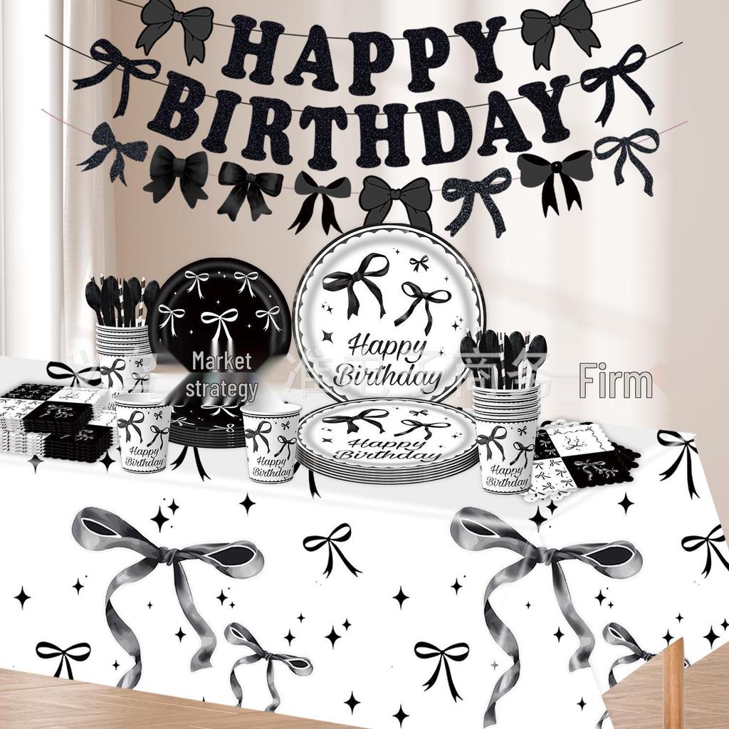 Set di stoviglie per festa di compleanno con fiocco bianco e nero: Include Tovaglia Monouso, Tovaglioli, Bicchieri, Piatti e Decorazioni.