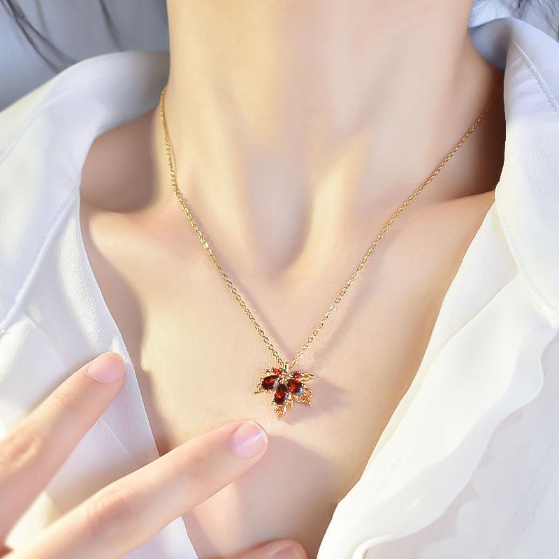 Maple Leaf Necklace Women'S High-End Simple Inlaid Zircon Exquisite Collarbone Chain Star Street Shot Of The Same Style