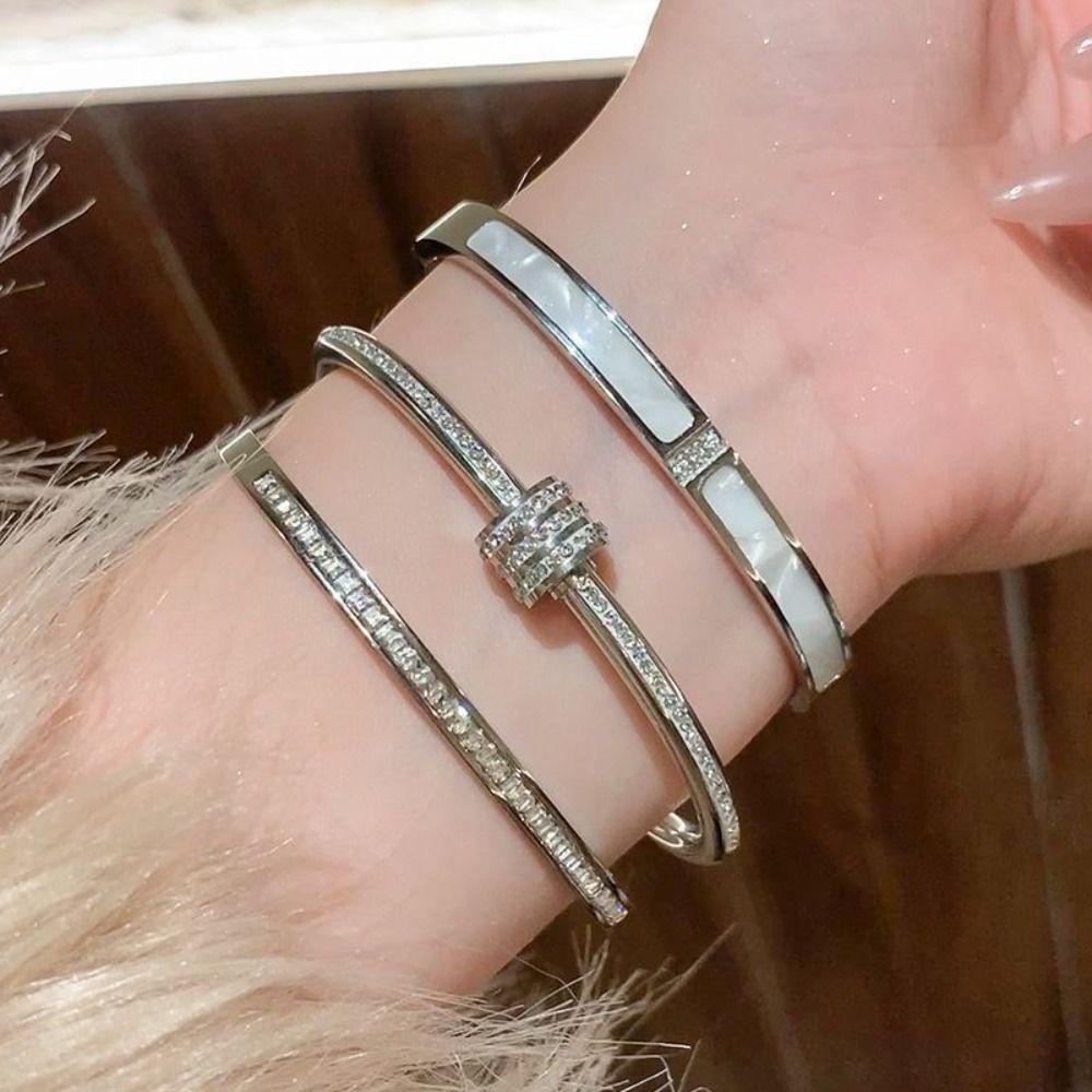 Luxury Shell Mother Bracelet Simple Style Couple Bracelets Titanium Steel Bangles  Wedding