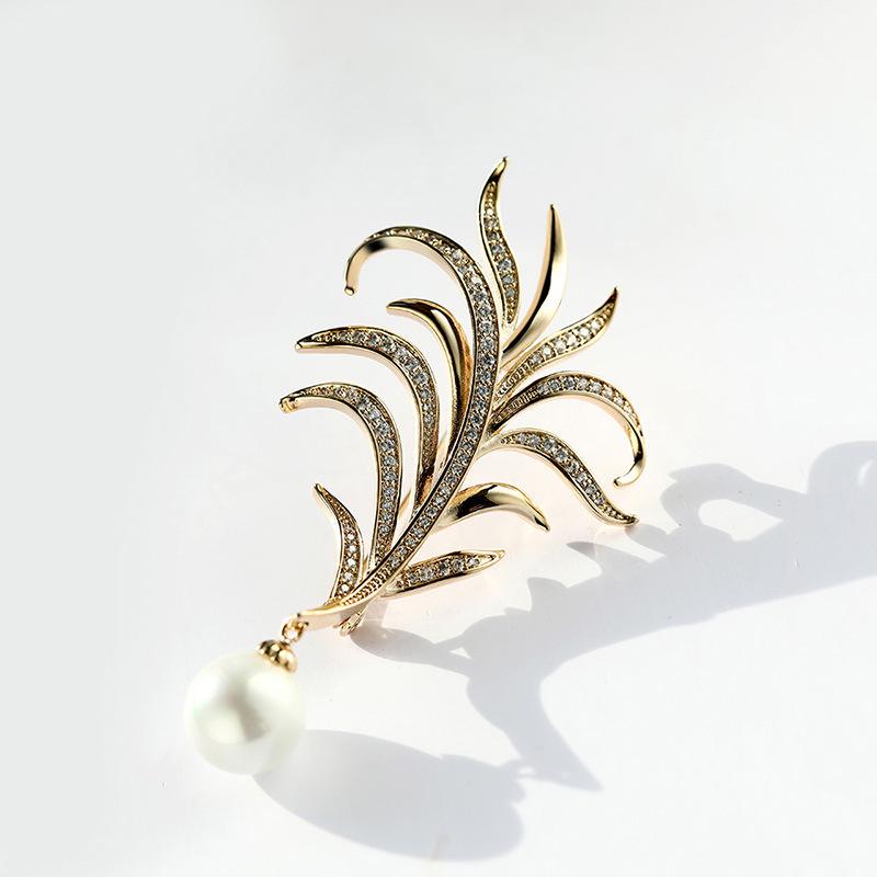 Bo Xin Yun Luxurious Zirconia Pearl Feather Brooch - Elegant Clothing Accessory Pin Gift Standard Size