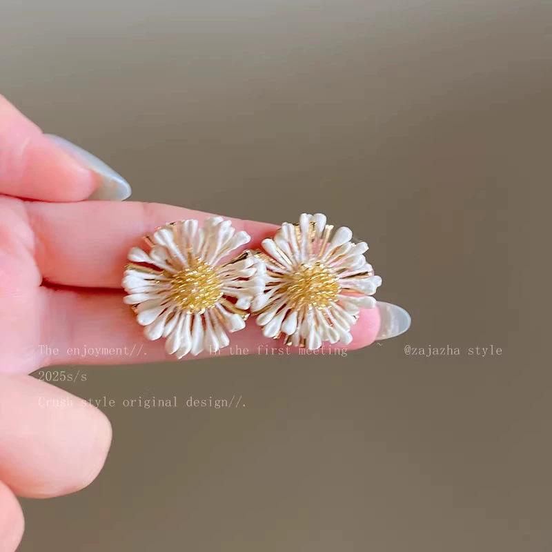 

2025 High-End Silver Flower Earrings - Spring & Summer Collection for Women