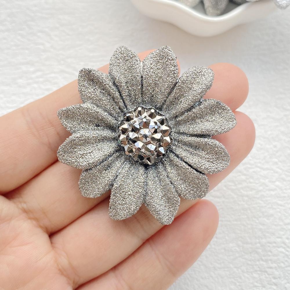 

4Pcs Cute Resin Silver and gray chrysanthemums Flatback Cabochons For Hairpin Scrapbooking DIY Jewelry Craft Decoration