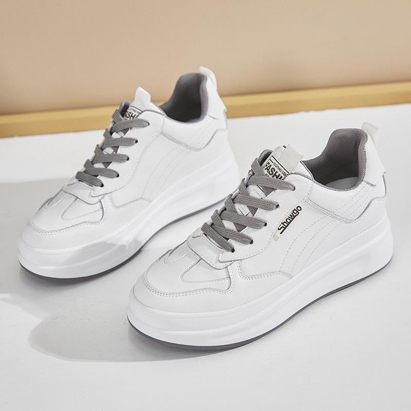 

Женские белые кожаные туфли на платформе 2021 года — повседневный стиль, визуально увеличивающий рост 39 серый