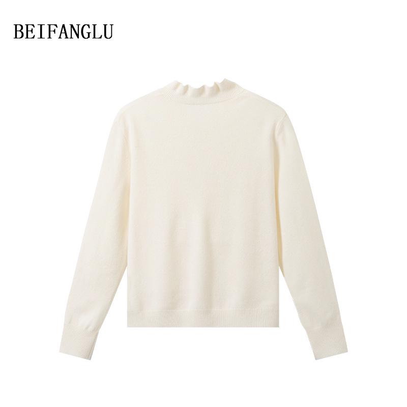 Northern Deer Elegant French Wool Knitwear with Ruffle Lace Collar for Women