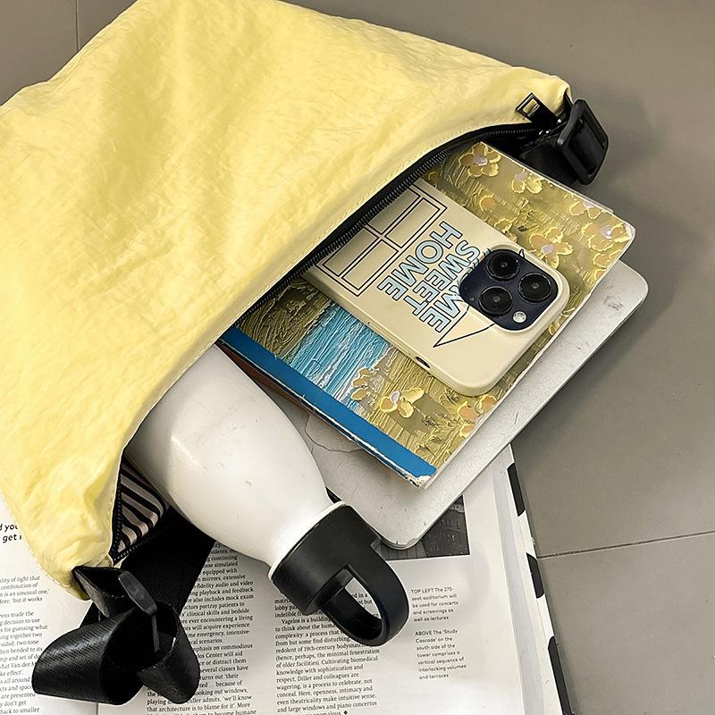 Versatile Women's Small Satchel Nylon Dumpling Bag Women's Cool Casual Shoulder Messenger Bag Simple Casual Small Cloth Bag