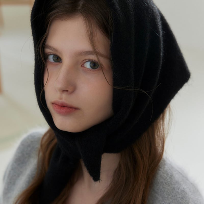 murmur [Free Pearl Earrings] Fluffy triangle muffler (4 colors)