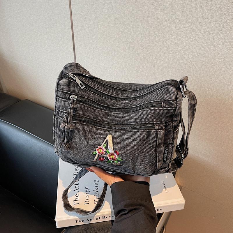 Niche design casual texture small square bag 2025 autumn and winter new women's bag fashion shoulder messenger bag