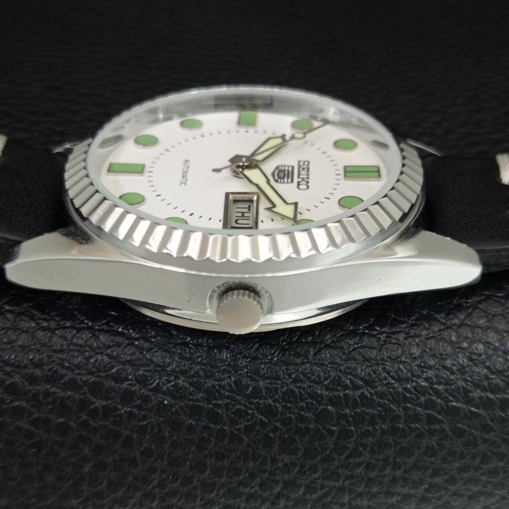 VINTAGE SEIKO 5 AUTOMATIC REFURBISHED JAPAN MENS WHITE DIAL WATCH a444285-1