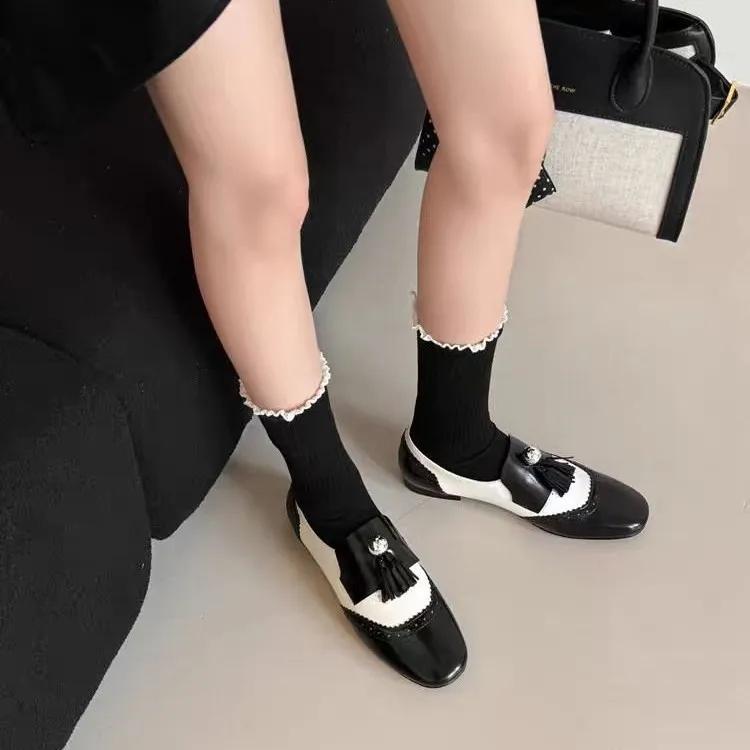 Fashion Summer 2025 New British Style Tassel Block Carved Floral Flat Bottom Loafers Women's Versatile Color Matched Leather Shoes