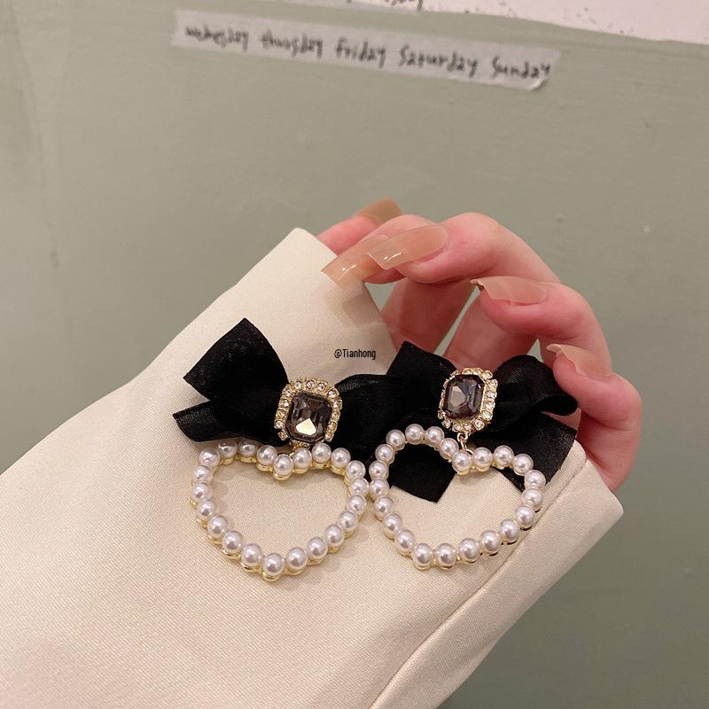 Retro Bow Style Clip-On Earrings - Black French Korean Accessory for Women