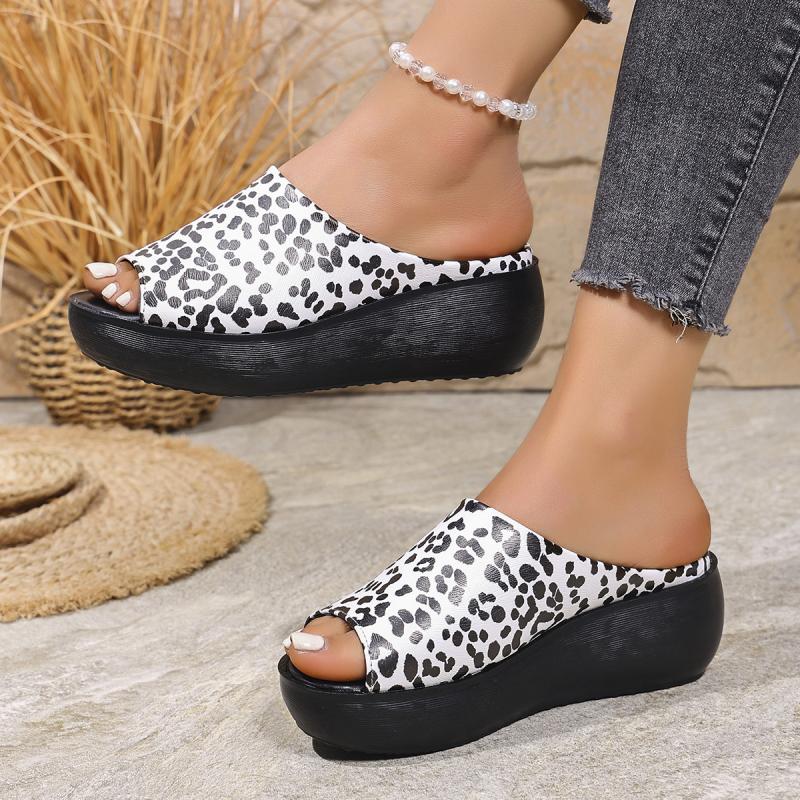 Mode Mode PU Leopard Keilabsatz Pantoletten Damen 2025 Sommer Weiche Sohle Dicke Sohle High Heel Hausschuhe Sexy Outdoor Hausschuhe Damen