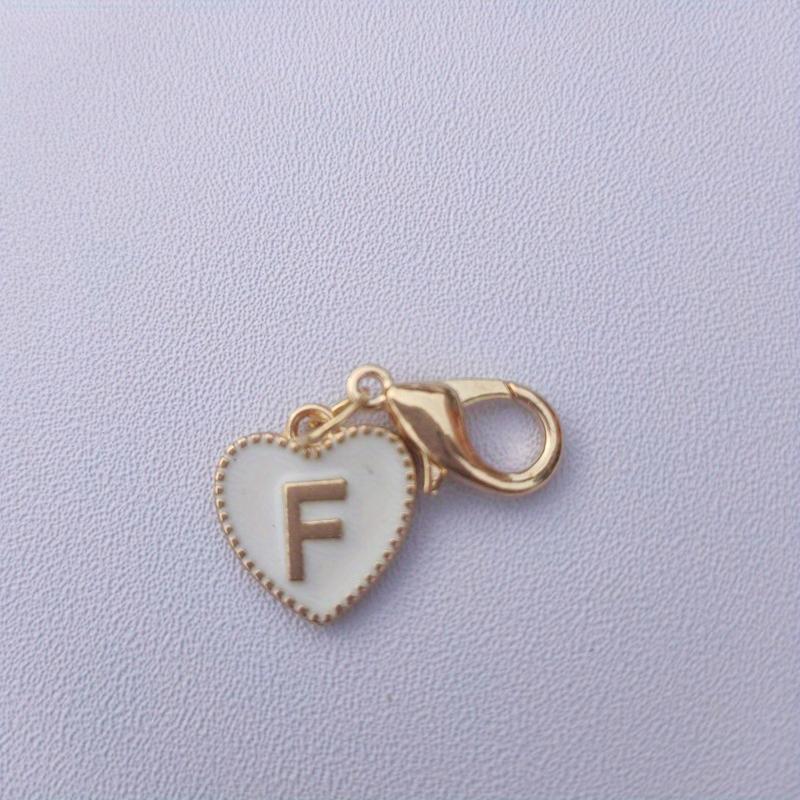 Hetsäljande 26 engelska bokstäver vit dubbelsidig persikohjärta nyckelring hjärtformad legeringsaccessoarprydnad