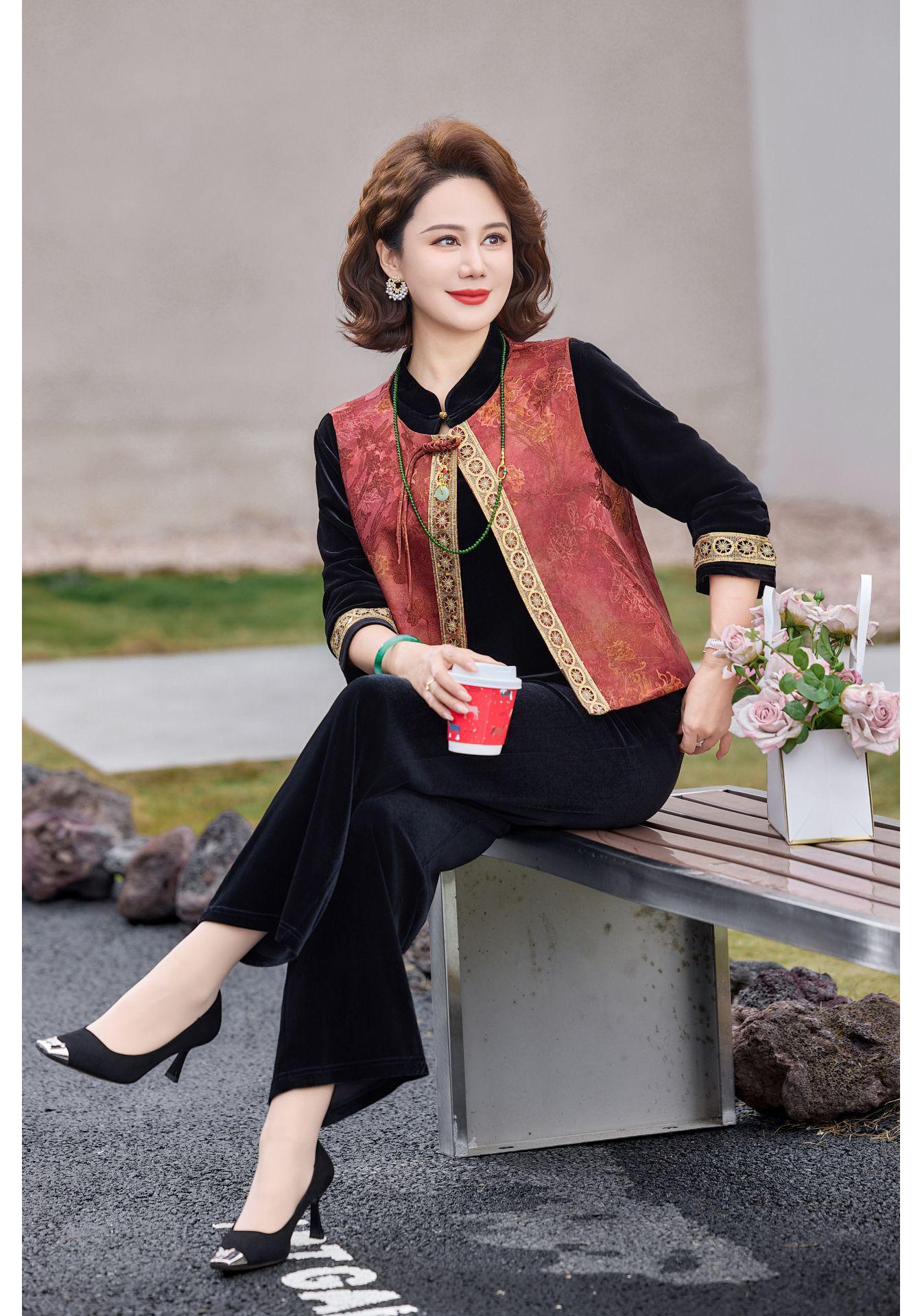 

Spring New Casual Three-Piece Suit: Vest, Top & Trousers - Chinese Style Women s Clothing for Middle-Aged and Seniors XL (for 80-115 jin)