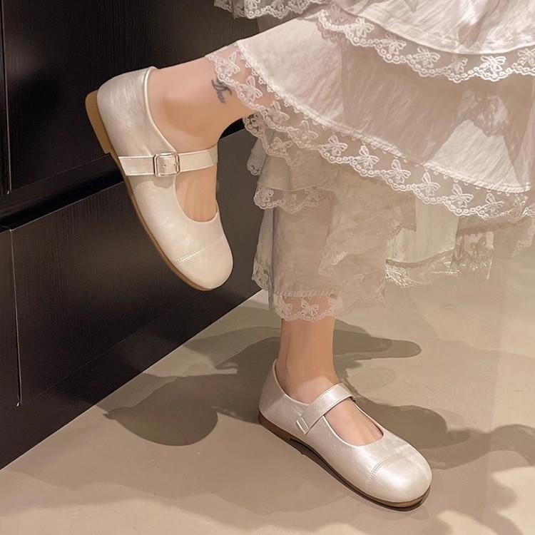 Shallow mouth Mary Jane shoes women's 2025 new spring and summer flat-soled soft-soled with skirt Doudou shoes French evening single shoes