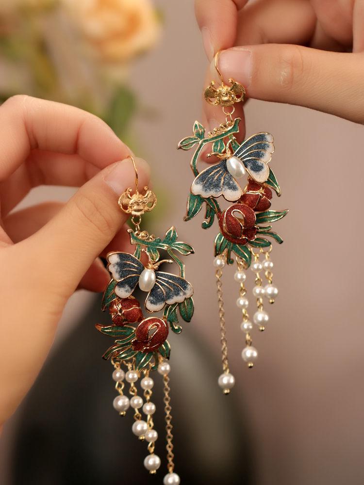 Silver Needle Diamond-Inlaid Acrylic Tassel Earrings: Luxurious Ethnic Style Studs for Women