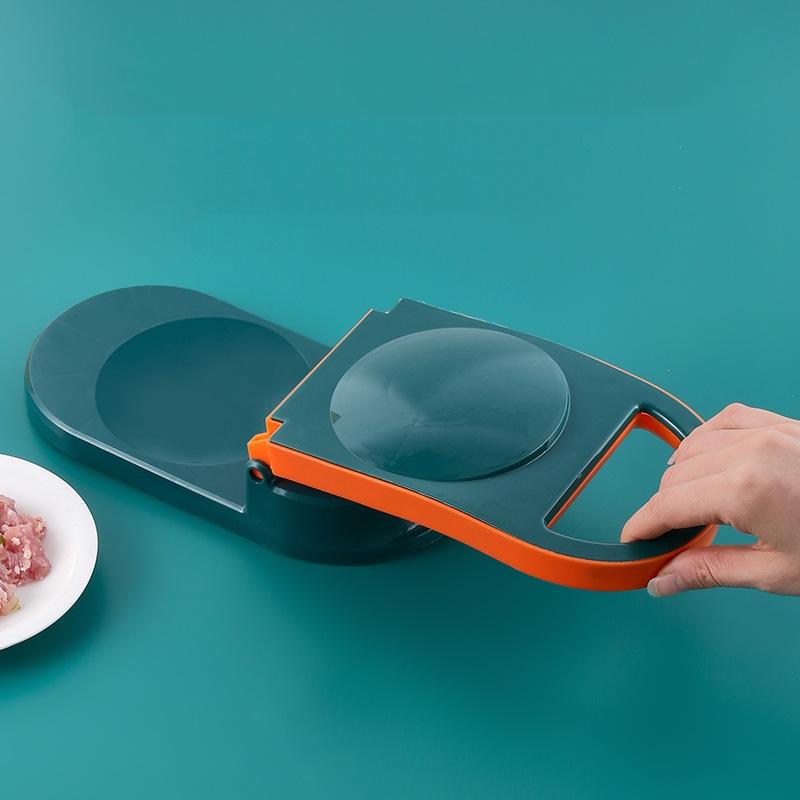 Knödelhaut, göttliches Werkzeug für den Heimgebrauch. Knödel formen, pressen, rollen und Knödel herstellen. Unverzichtbare Küchenutensilien für die Küche