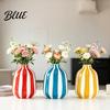 Minimalistisk Hjemmeornament for Soverom Stripete Keramisk Vase Moderne Dekorativ Blomsterholder Vase Silketrær og Greiner Stue Kontor