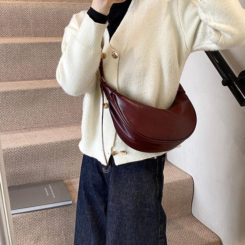 Premium messenger bag women's 2025 autumn and winter new fashion shoulder leisure bag niche versatile dumpling bag