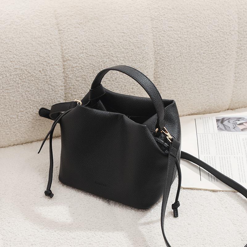 New Leather Texture Commuter Versatile Shoulder Messenger Bag Niche Fashion Handbag Women's Bag