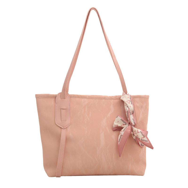 Fashionable City Style Tote Bag With Soft Structure And Interior Card Pockets For Daily Wear