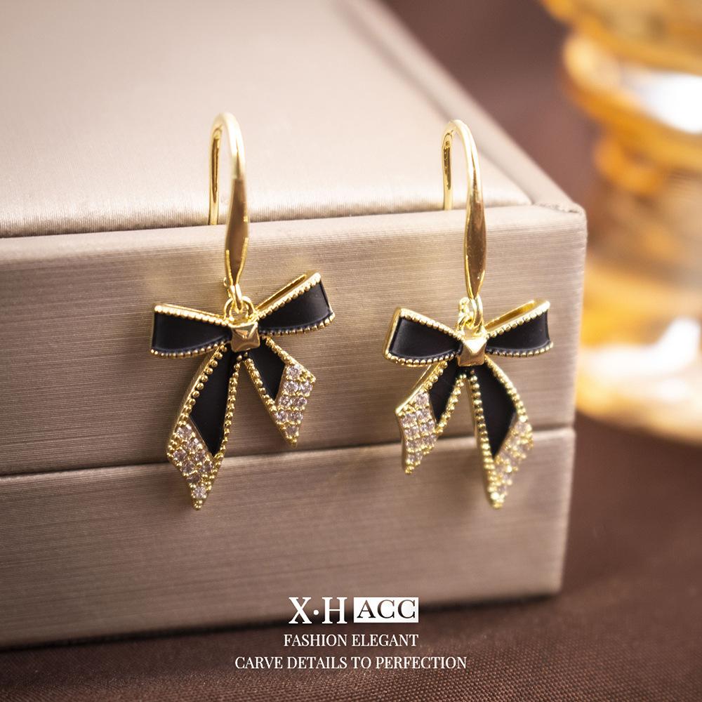 Simple Zircon Butterfly Earrings Light Luxury High-end Stud Earrings Temperament Fashionable Sweet Pearl Earrings Women