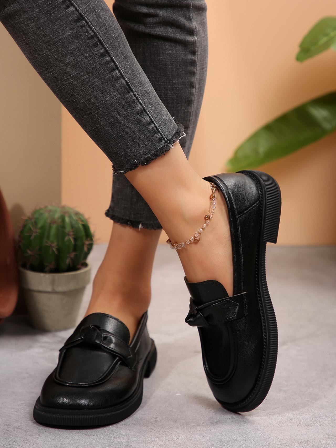 

2025 new spring and autumn soft-soled single shoes women s bows retro platform loafers British style small leather shoes large size 42