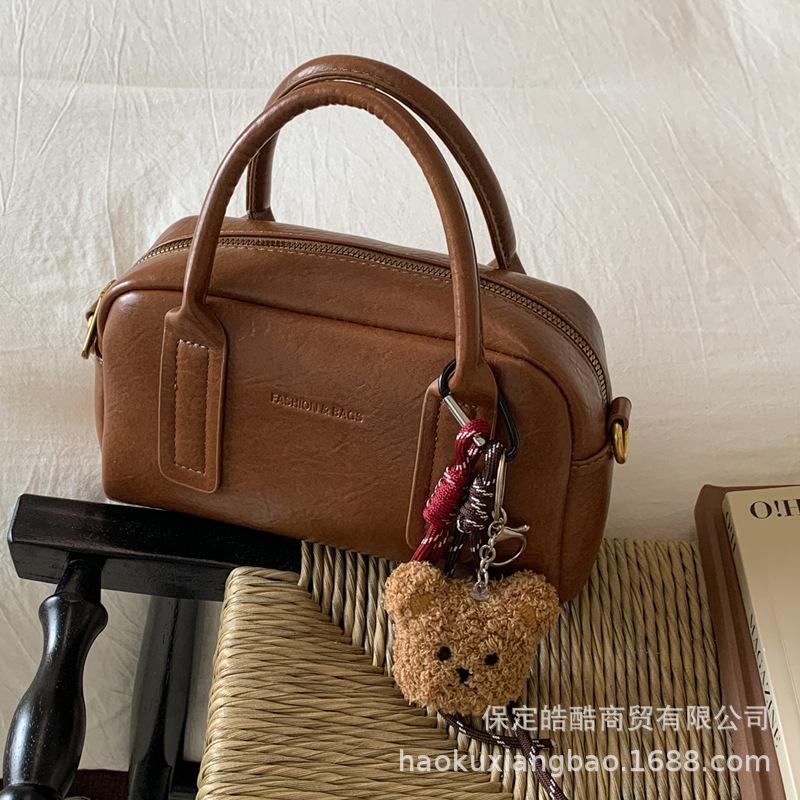 Retro Niche Design New Simple and Exquisite Handbag Fashionable and Versatile 2025 Autumn Women's Shoulder Messenger Bag