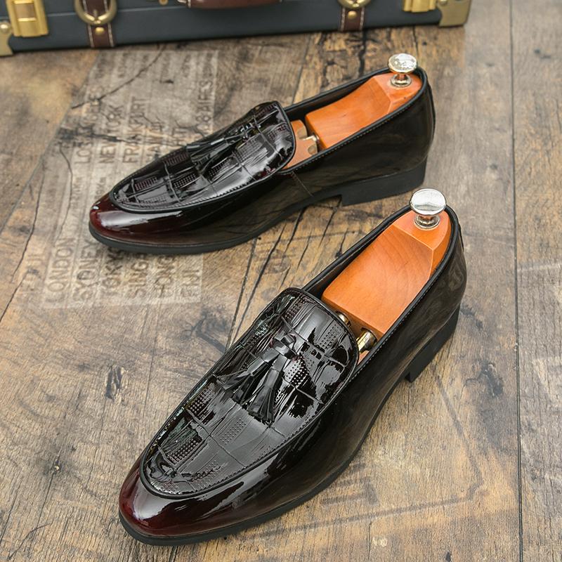New Slip On Red Grey Tassels Loafers New Men's Patent Leather Driving Shoes Designer Formal Wedding Dress Homecoming Footwear