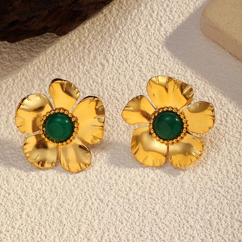 French mid-range light luxury high-end metallic style fashionable earrings, vintage irregular floral texture ear clips