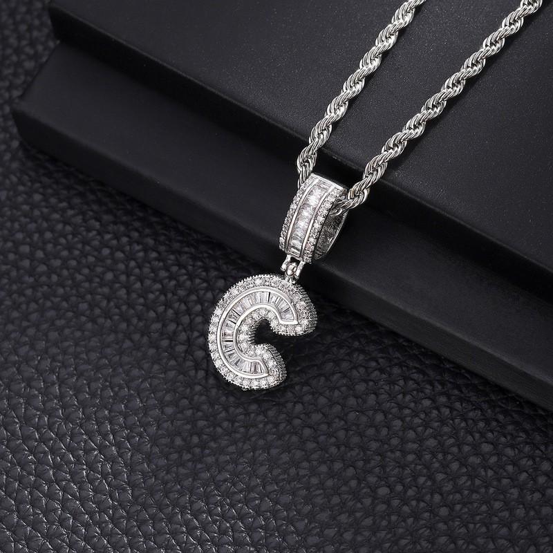 Collana con Ciondolo Lettera in Rame con Incastonatura in Zirconia Stile Hip Hop Alfabeto Iniziale Charms Donna Uomo Gioielli Trendy