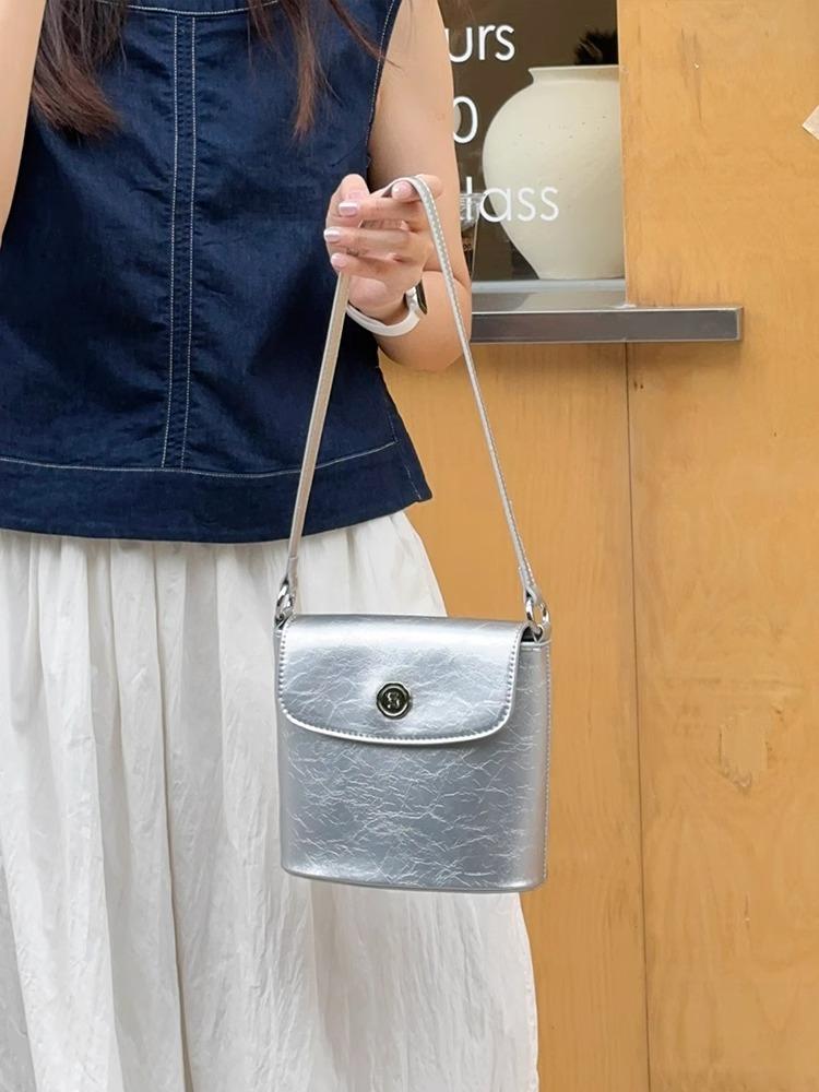 

Сумка-ведро женская 2024 года, новая модная высококачественная текстура, нишевая мода, ретро, сумка-мессенджер через плечо для женщин серебряный