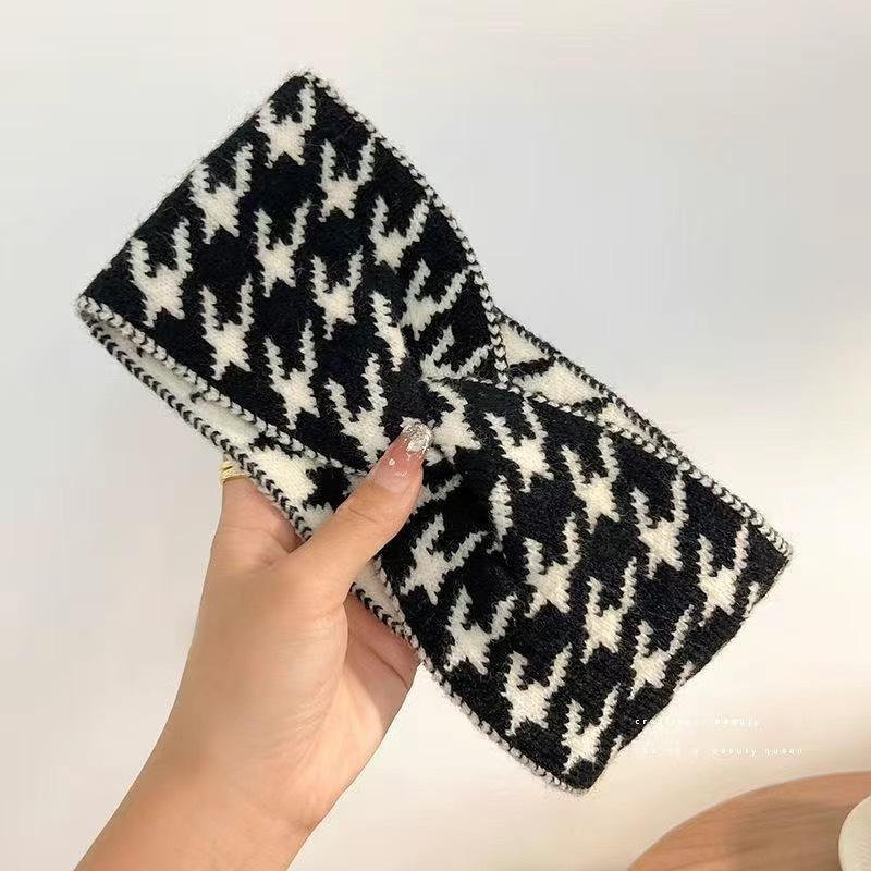 

Knitted small shawl spring and autumn with high-end checkerboard women s shoulder sweater autumn and winter thickened scarf scarf women s neck