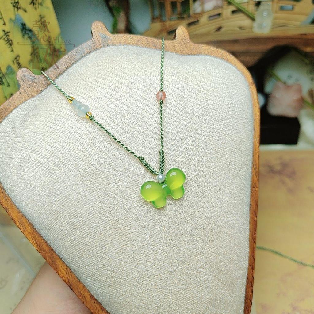 Natural Chalcedony Butterfly Pendant Necklace - Exquisite Craftsmanship, Translucent Horse Material, Agate Clavicle Chain, Love Flower Design.