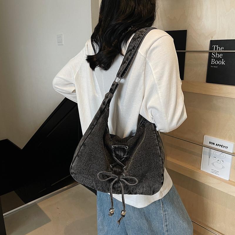 Lässiger Stil große Kapazität Umhängetasche 2026 neues Nischen-Design Jeansstofftasche Premium-Textur Crossbody-Tragetasche
