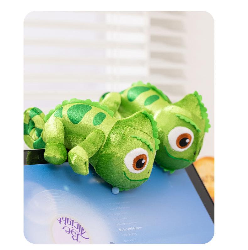 Trendy One-Shoulder Lizard Plush Toy Matching Party Outfit